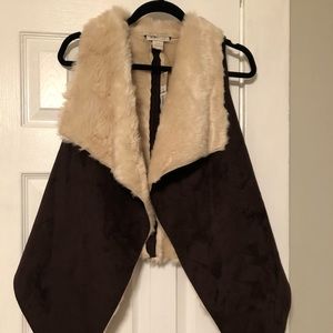 {NWT} Ariat Fur Vest // Size S-M